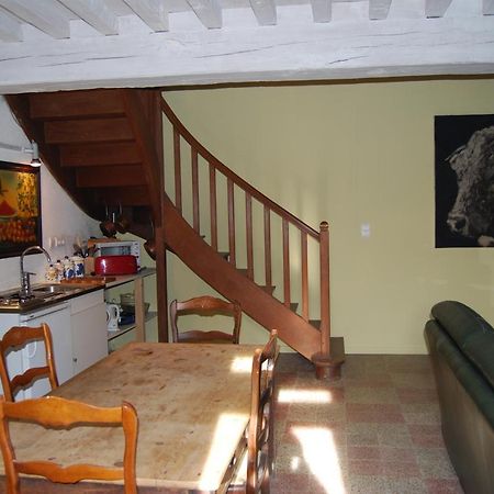 La Tour Acomodação com café da manhã Marcilly-la-Gueurce Exterior foto